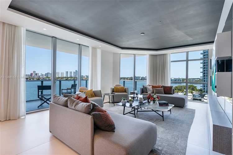 17301 Biscayne Blvd #709 North Miami Beach, FL 33160