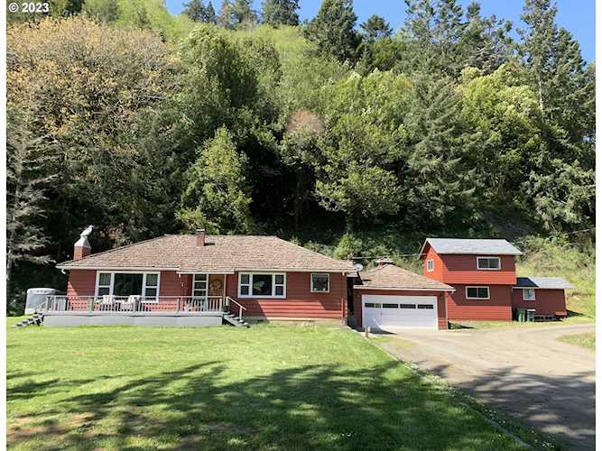 64508 Donovans Drive Coos Bay, OR 97420 | MLS 23044688 Photo 1