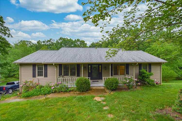 5320 Cherokee Hills Salem, VA 24153