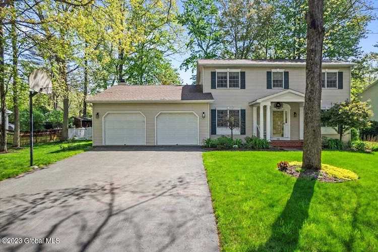 10 Tiffany Place Saratoga Springs, NY 12866