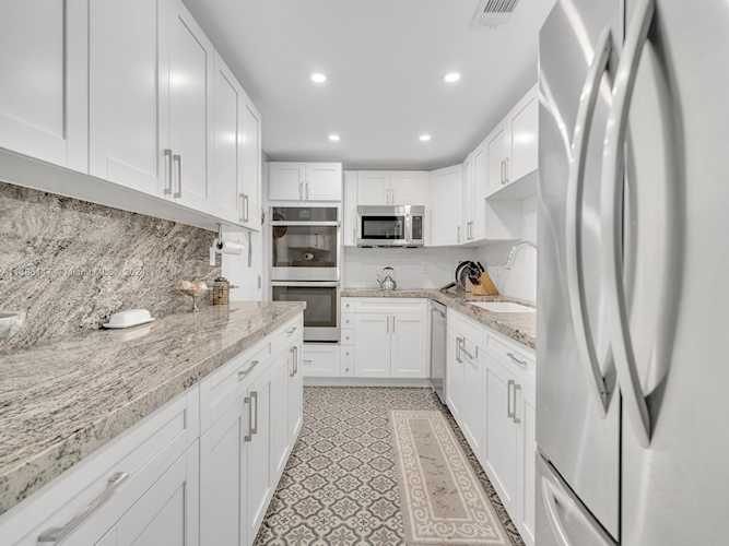 90 Edgewater Dr #114 Coral Gables, FL 33133