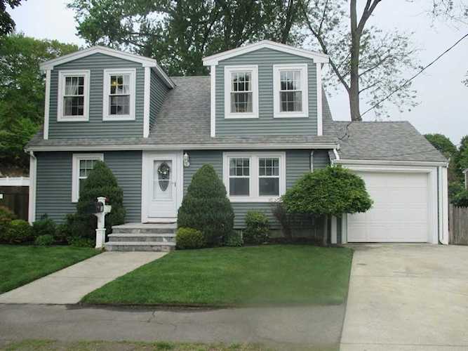 10 Hill St in Peabody, MA - Century 21 New England Photo 1