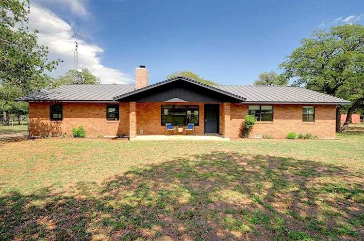 539 Woodland DR Fredericksburg, TX 78624