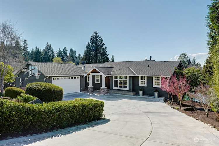 2825 94th Ave NE Clyde Hill, WA 98004