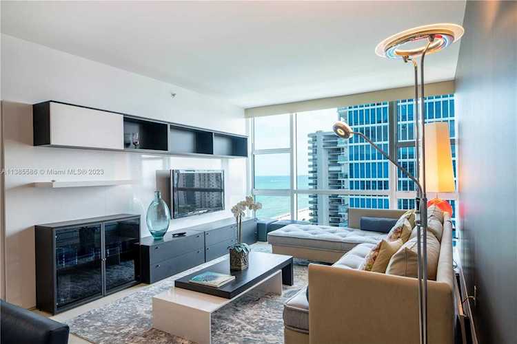 6801 Collins Ave #LPH04 Miami Beach, FL 33141