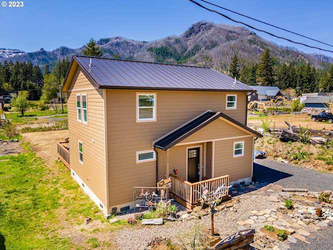 210 S Detroit RD Detroit, OR 97342