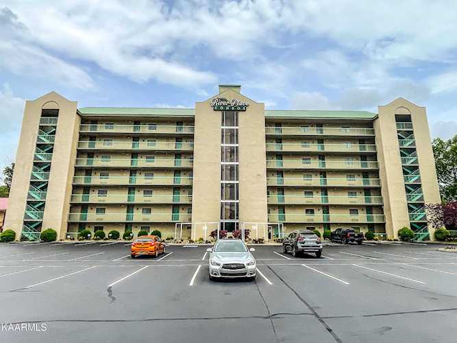 3215 N River Rd Pigeon Forge, TN 37863