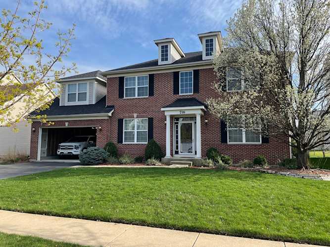 716 Versailles Parkway Oswego, IL 60543