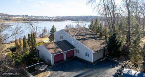 89 Old Canal Rd Halfmoon, NY 12065