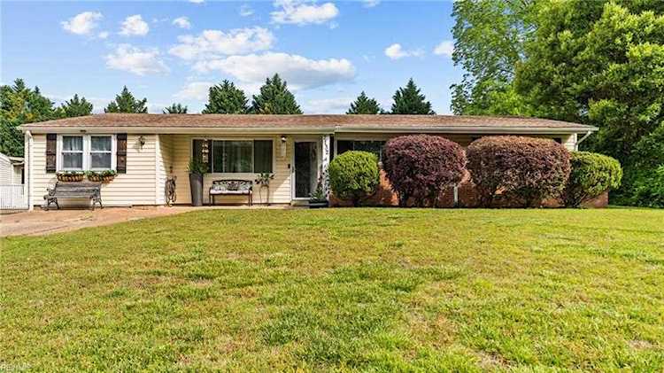 2132 Harbor Ln Virginia Beach, VA 23454