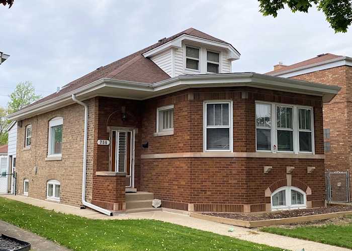 756 Newcastle Ave Westchester, IL 60154