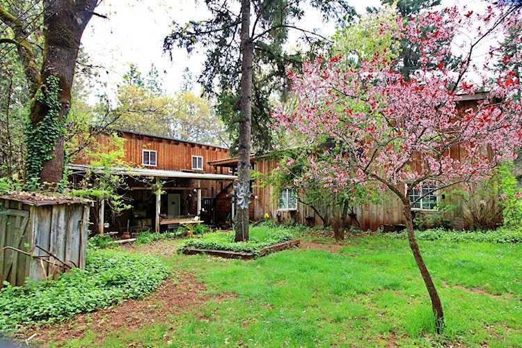 2681 Russell Rd Merlin, OR 97532