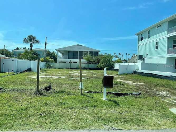 16112 Redington Dr Redington Beach, FL 33708