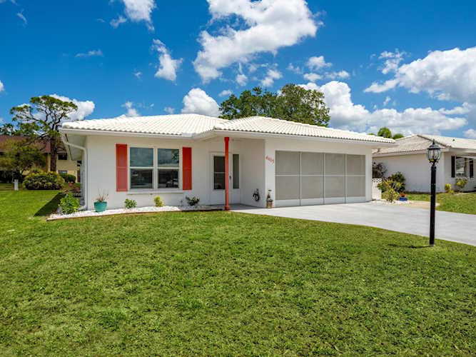 4405 Lakewood Ave Bradenton, FL 34208