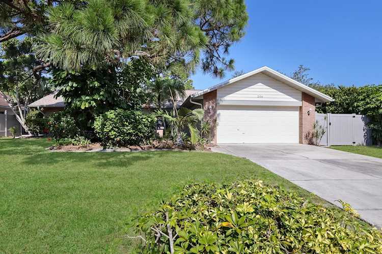 206 73rd St NW Bradenton, FL 34209