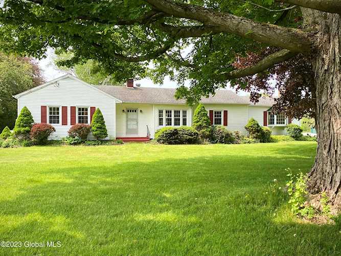 186 White Church Rd Troy, NY 12180