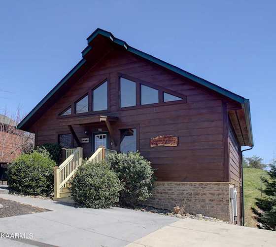 918 Mcmakin Way Pigeon Forge, TN 37863