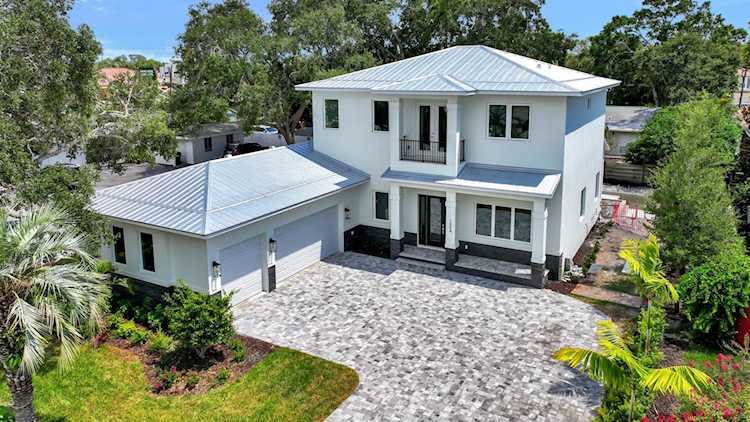 1954 Goldenrod St W Sarasota, FL 34239