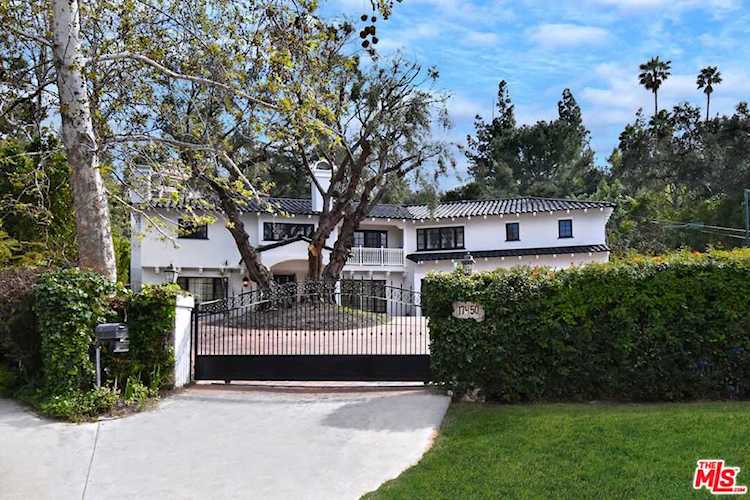 17450 La Cuesta Ln Encino, CA 91316