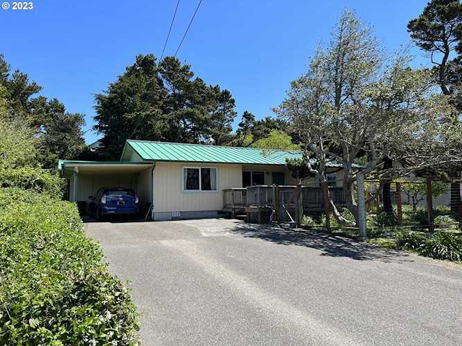 738 Jackson ST Port Orford, OR 97465