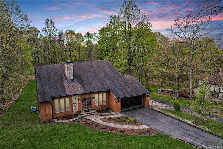 59 Putting Green Ln Prospect, CT 06712