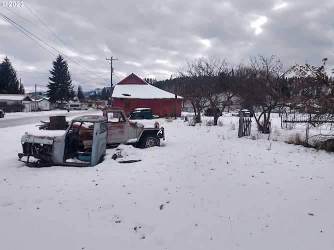 204 N Pine ST Wallowa, OR 97885