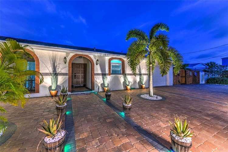 690 Jungle Queen WAY Longboat Key, FL 34228