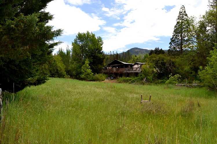 577 Covered Bridge Rd Rogue River, OR 97537