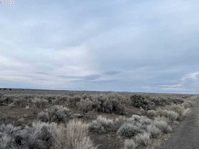2600 Arrow Gap RD Christmas Valley, OR 97641