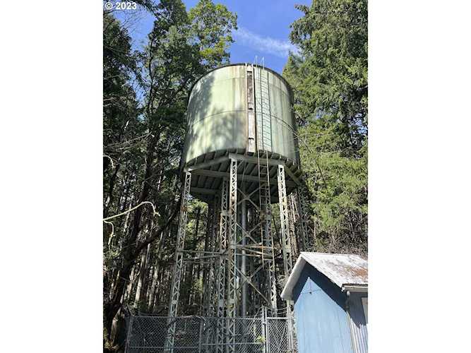 Old Water Tank Oakridge, OR 97463