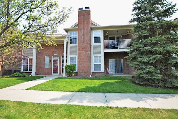 15334 Cornell Dr Clinton Township, MI 48038