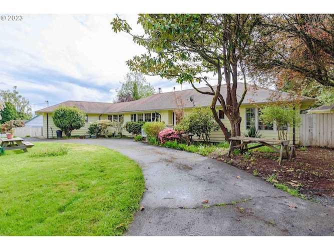 1125 N Grape ST Coquille, OR 97423