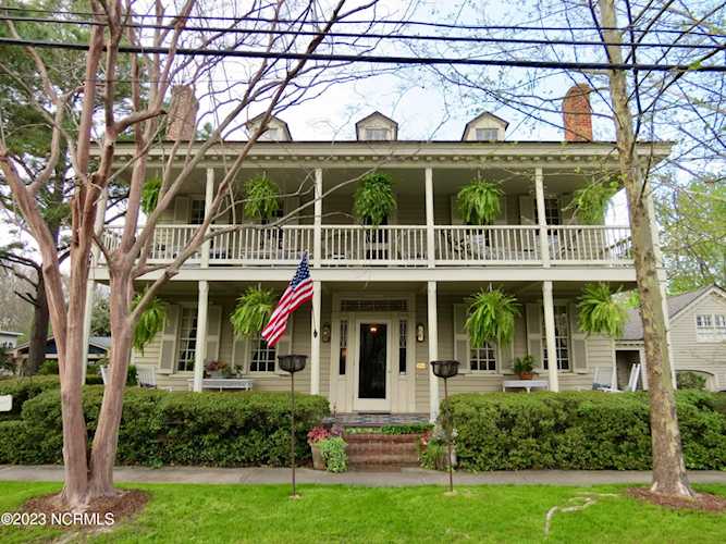 209 E King Street Edenton, NC 27932
