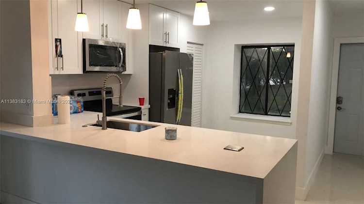 9370 NW 49th Pl Sunrise, FL 33351
