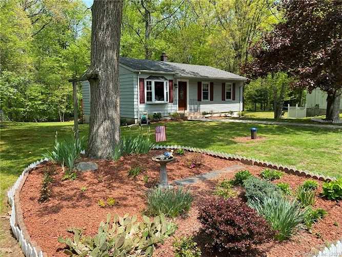 38 Williams Dr Prospect, CT 06712