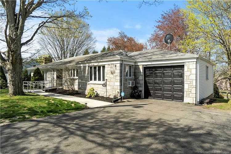 812 Ridge Rd Hamden, CT 06518 MLS 170563212