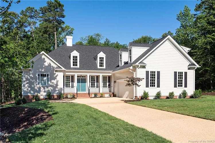 105 Hunstanton Williamsburg, VA 23188