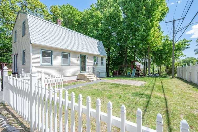756 Grove St Worcester, MA 01605 | MLS 73113355 Photo 1