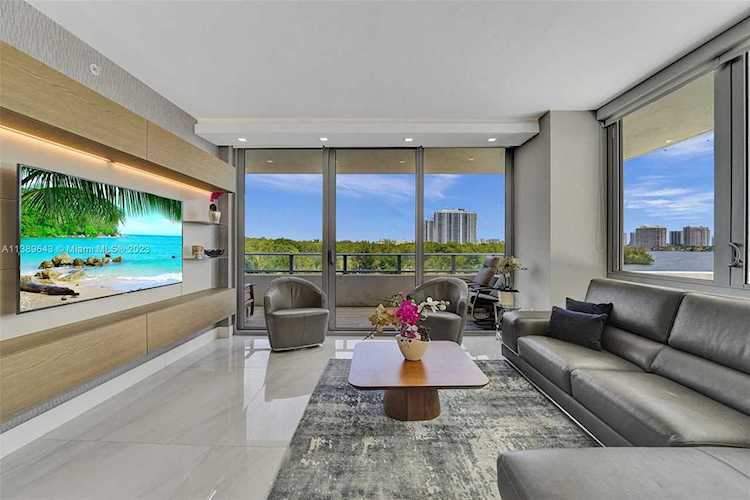 16385 NE Biscayne Blvd North Miami Beach, FL 33160