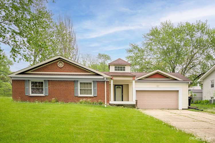 42 Circle Dr W Montgomery, IL 60538