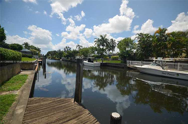 5860 SW 14th St Plantation, FL 33317