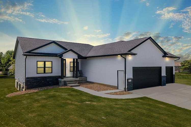 2303 Prairie Ln Gilbertville, IA 50634