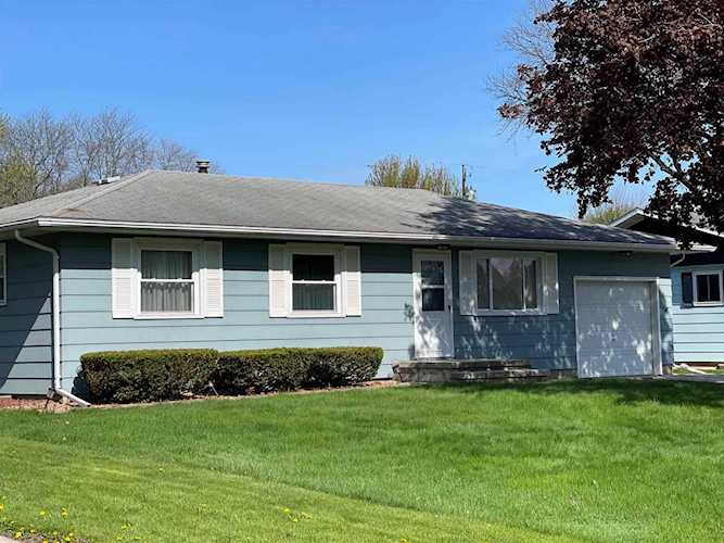 1120 E Circle Dr Beaver Dam, WI 53916 | MLS 1952903 Photo 1
