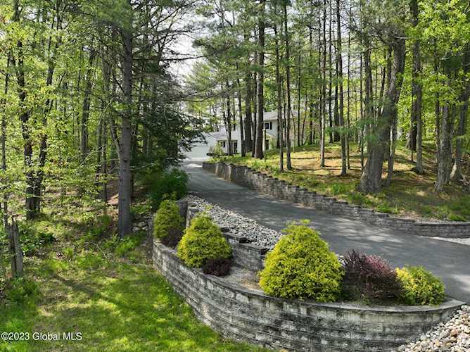 340 Burgoyne Rd Saratoga Springs, NY 12866