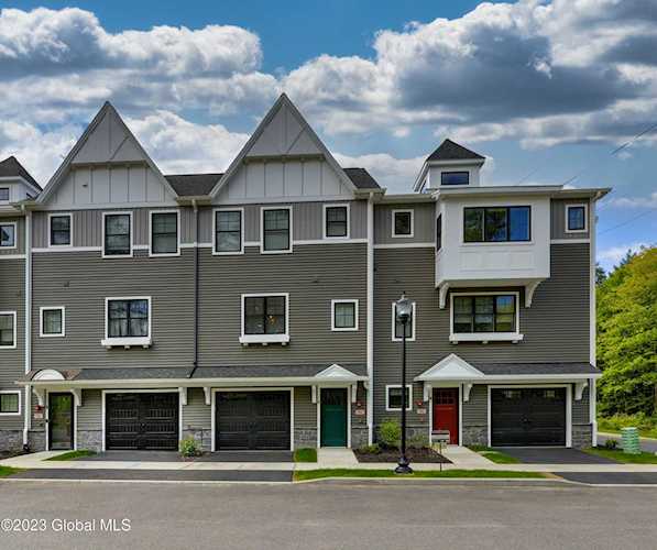 6 Whistler Ct Saratoga Springs, NY 12866