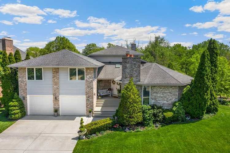 6121 Woodcreek Dr Burr Ridge, IL 60527