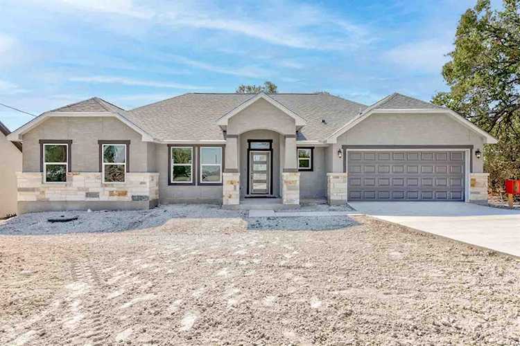 208 S Calvin Barrett ST Blanco, TX 78606