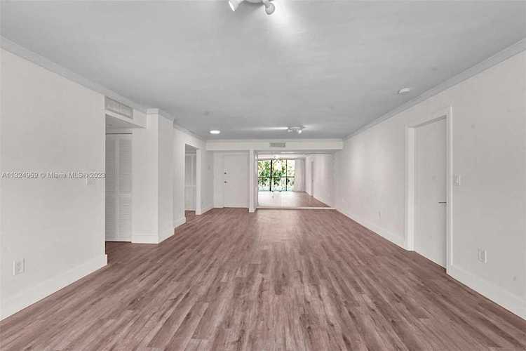 101 Ocean Lane Dr #309 Key Biscayne, FL 33149