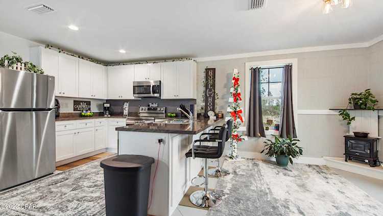13707 Statler Ave Youngstown FL 32466 738508 South Caravana Manor home for sale CURRENTLY UNDER CONTRACT, SELLER WILL CONSIDER BACKUP OFFERSThis beautiful one-bedroom, one-bath... Photo 1