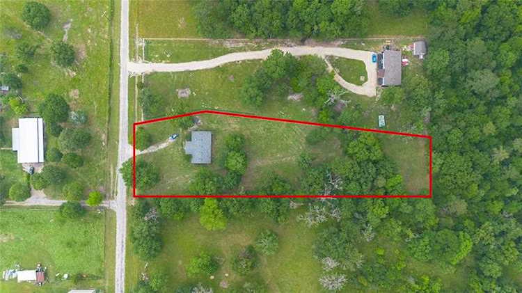 14 N Fork Ln Huntsville, TX 77320